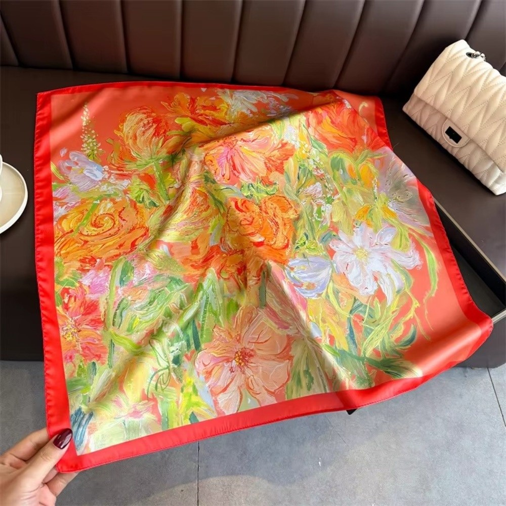 Luxury Bags China - ผ้าพันคอไหมสี่เหลี่ยมหรูหราขนาด 70 ซม. ลายดอกไม้ ดีไซน์ใหม่ ให้สัมผัสเหมือนผ้าไหม