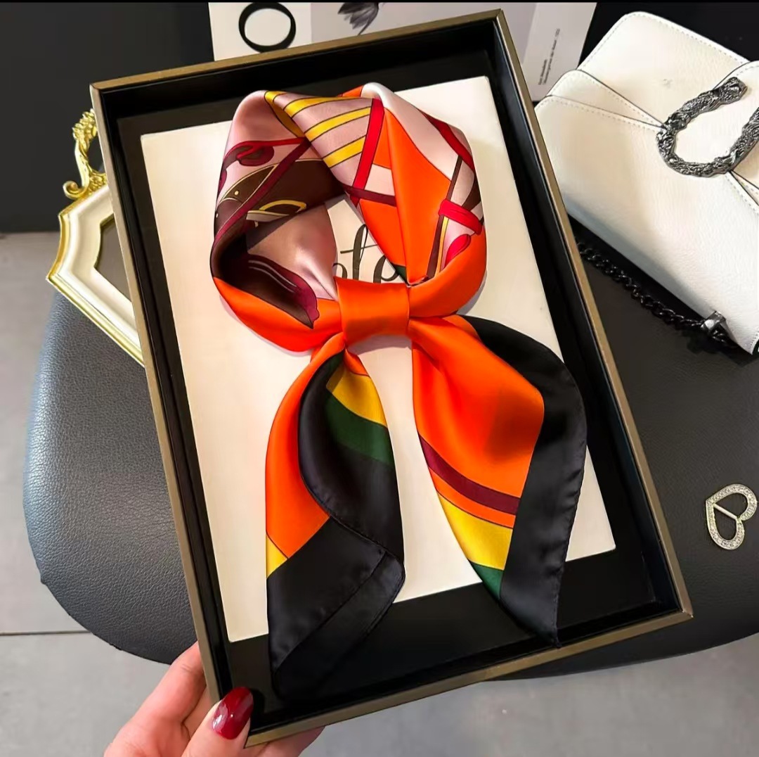 ผ้าพันคอไหมสี่เหลี่ยมสำหรับผู้ - Luxury Bags China บทวิจารณ์และราคา